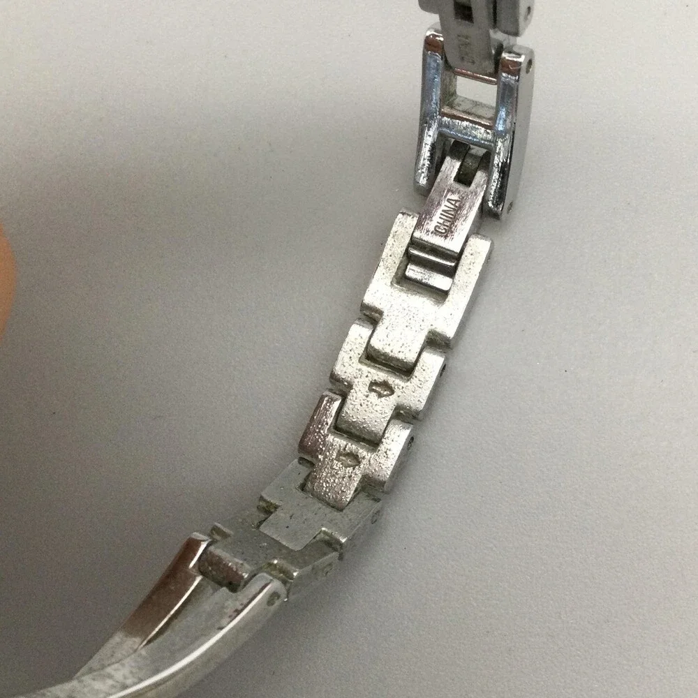 Armitron Womens Watch 26mm MOP Crystals Silver Tone 75I5474SV New Battery 7.5
